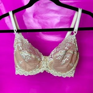 Wacoal sexy lace lightweight bra 34DD